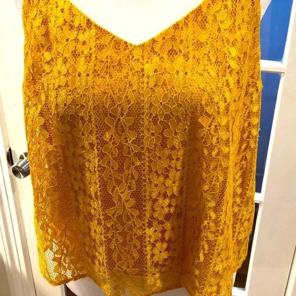 Lush yellow sleeveless lace top. Size L - Picture 2 of 9
